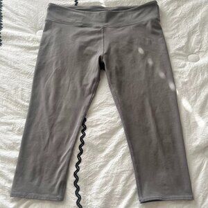 Fabletics Gray High-Waisted Capri Leggings Women’s Size XL